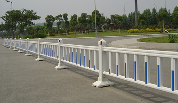 PVC公路護欄